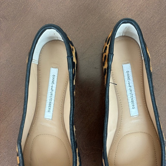 DIANE VON FURSTENBERG FLATS, Size 6 - Picture 6 of 13